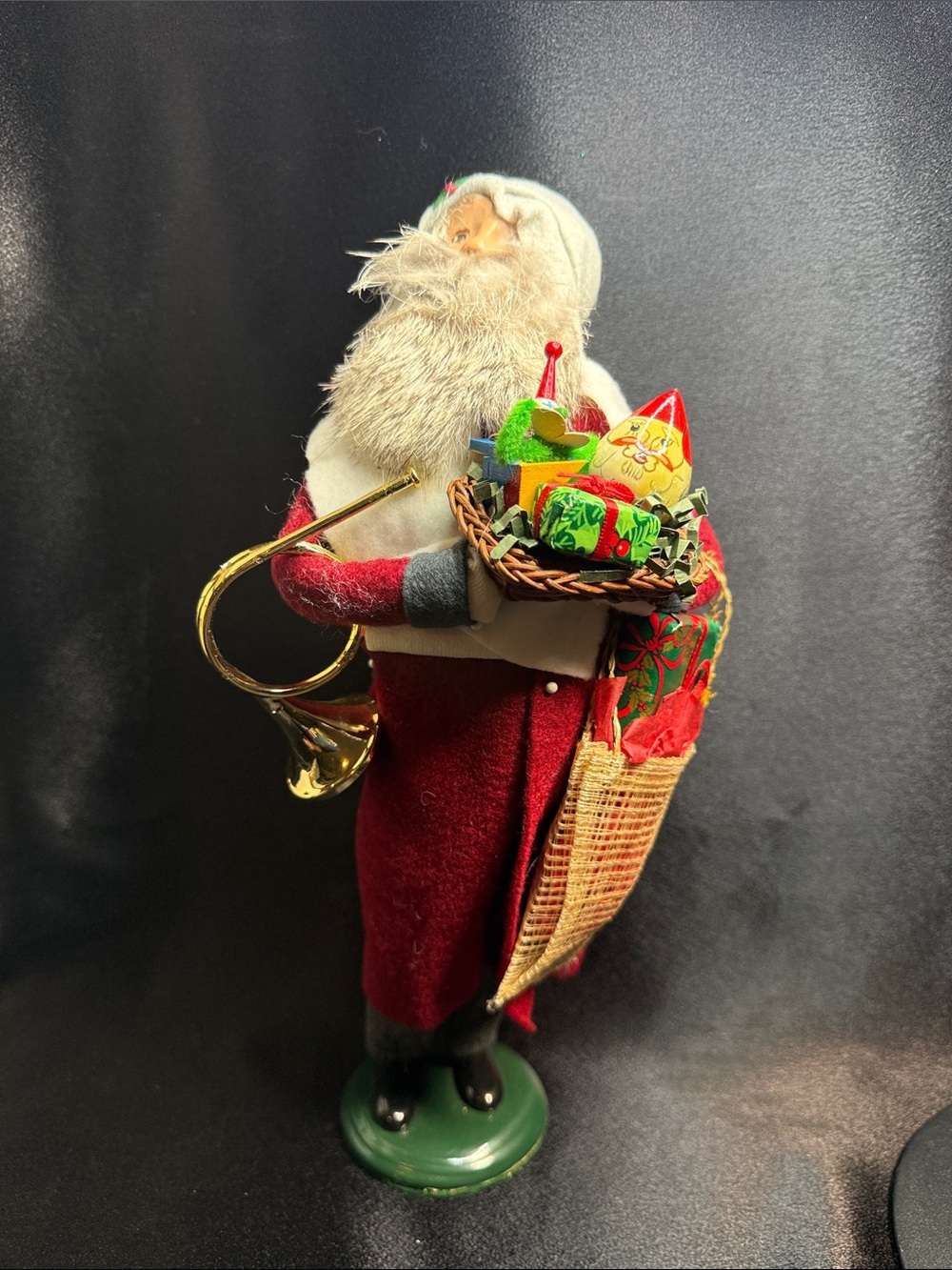 Buyers Choice Ltd. Grandparent Shopper with Gifts
